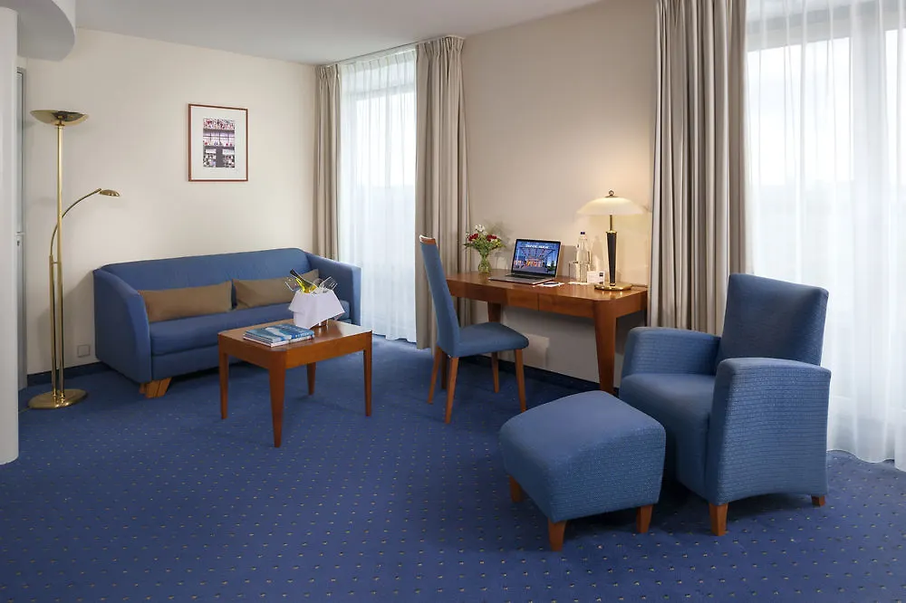Ramada By Wyndham Amsterdam Airport Schiphol Hotel Badhoevedorp